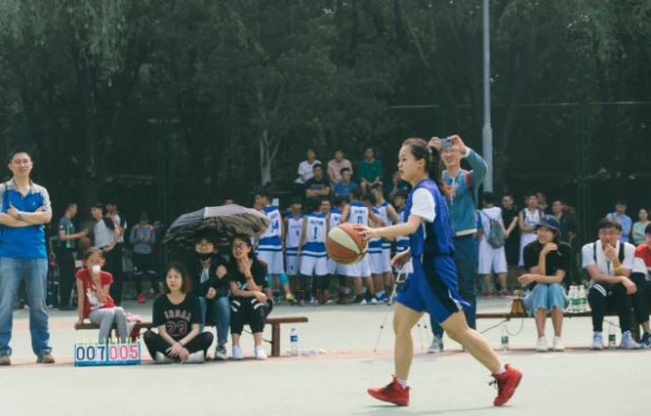 刻苦训练篮球时如何避免受伤的建议_0